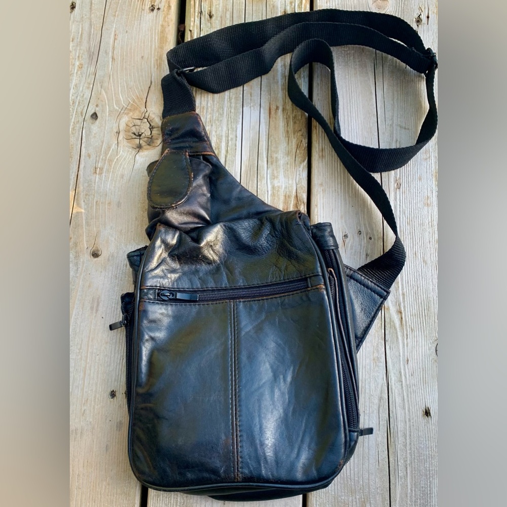 Tracker messenger crossbody Bag